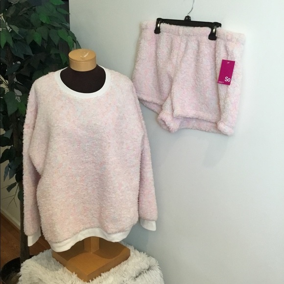 So multi color sweatshirt/short sleep/lounge set - Picture 1 of 14